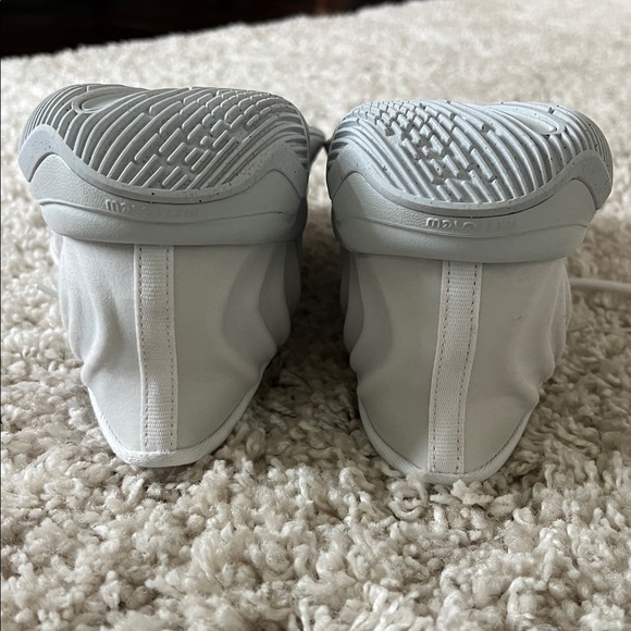 Adult Nike Basketball Shoes - Picture 7 of 7